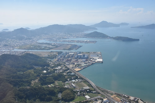 詫間港